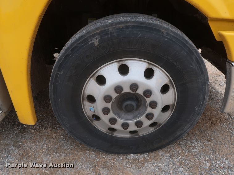 image for item KR9829 2015 Freightliner Cascadia 125  semi truck