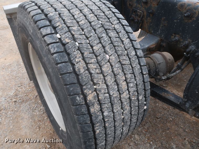 image for item KR9829 2015 Freightliner Cascadia 125  semi truck