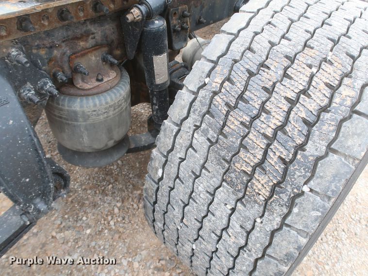 image for item KR9829 2015 Freightliner Cascadia 125  semi truck