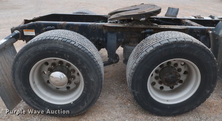 image for item KR9829 2015 Freightliner Cascadia 125  semi truck