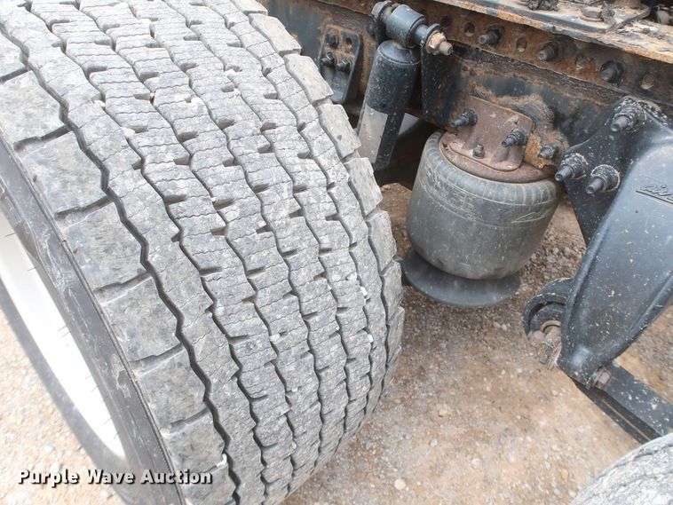 image for item KR9829 2015 Freightliner Cascadia 125  semi truck