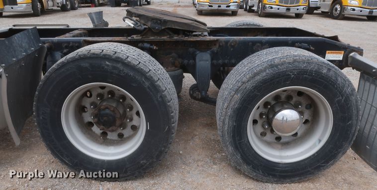 image for item KR9829 2015 Freightliner Cascadia 125  semi truck