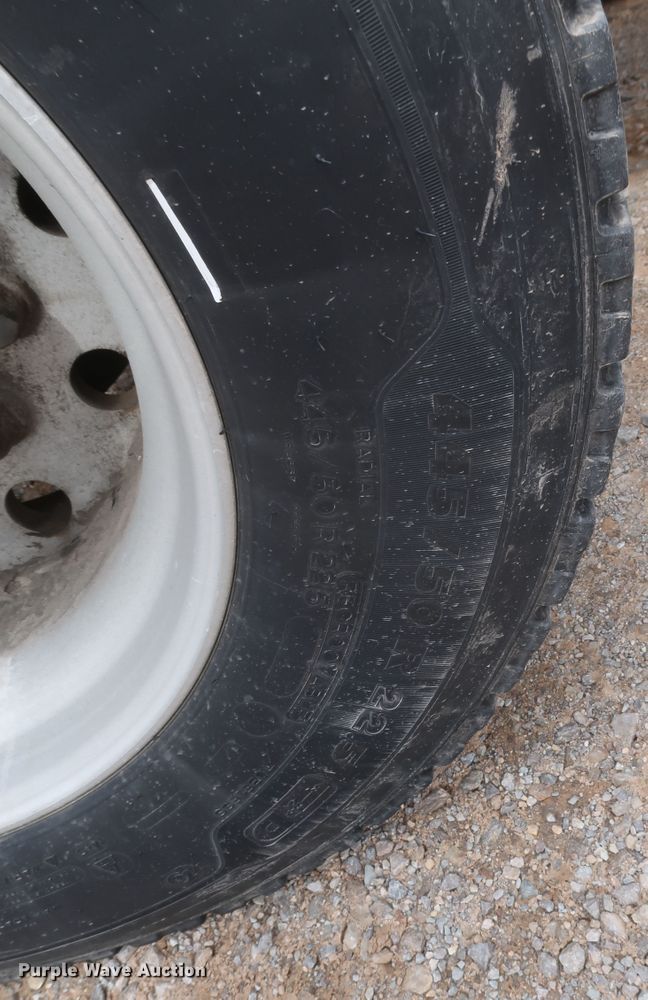 image for item KR9829 2015 Freightliner Cascadia 125  semi truck