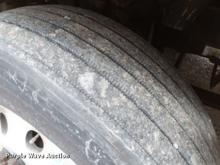 image for item KR9829 2015 Freightliner Cascadia 125  semi truck