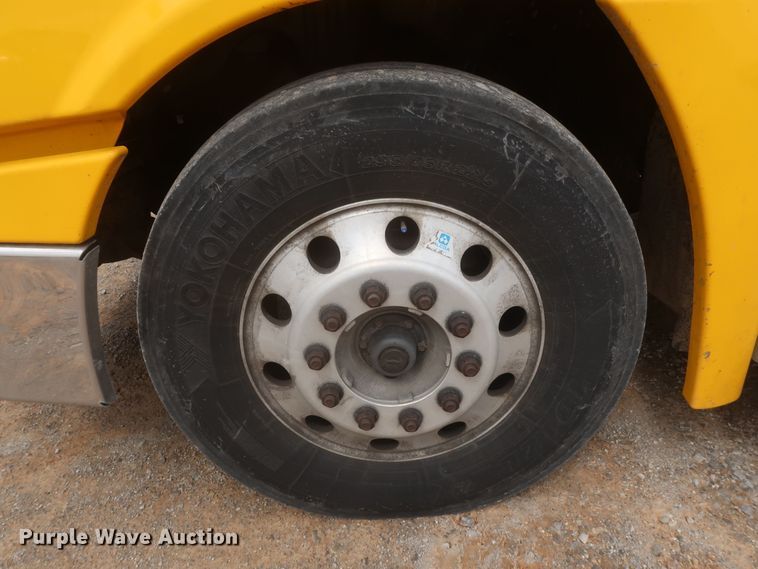 image for item KR9829 2015 Freightliner Cascadia 125  semi truck