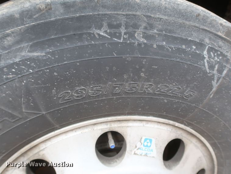 image for item KR9829 2015 Freightliner Cascadia 125  semi truck