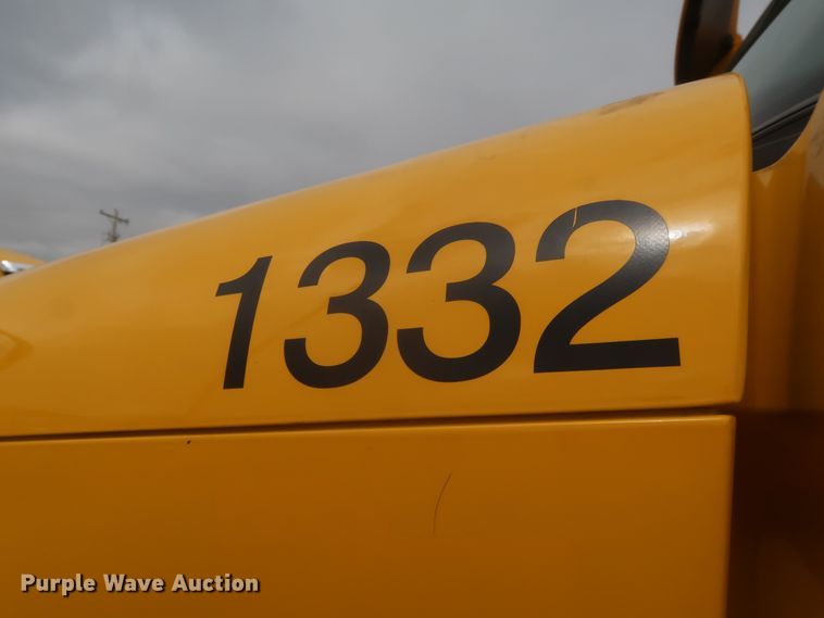 image for item KR9829 2015 Freightliner Cascadia 125  semi truck