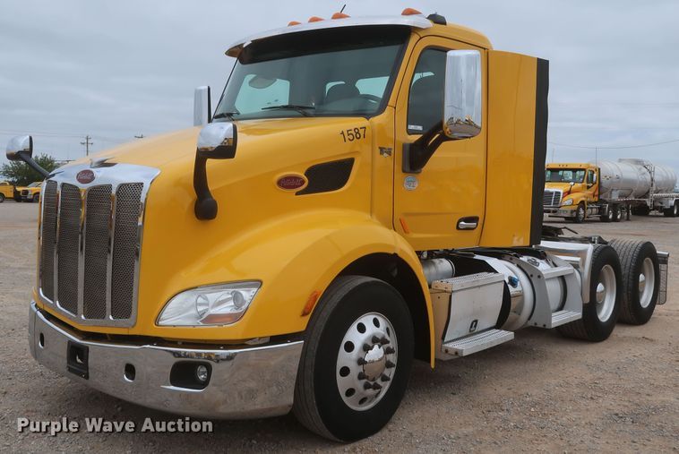 image for item KR9830 2016 Peterbilt 579  semi truck