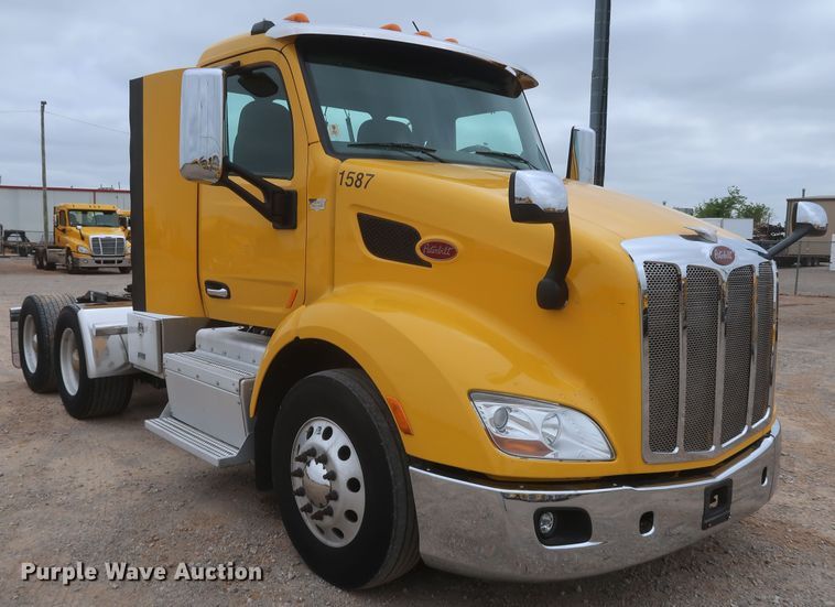 image for item KR9830 2016 Peterbilt 579  semi truck