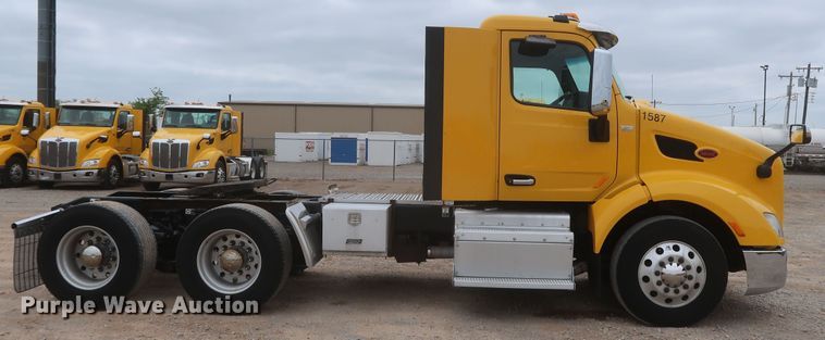 image for item KR9830 2016 Peterbilt 579  semi truck