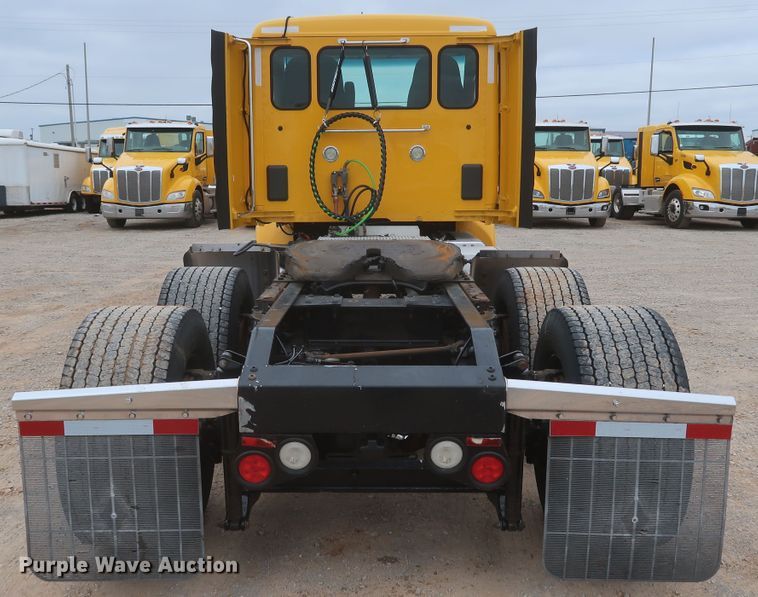 image for item KR9830 2016 Peterbilt 579  semi truck