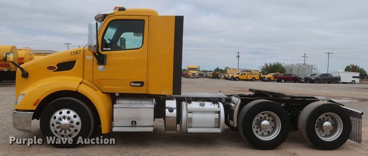image for item KR9830 2016 Peterbilt 579  semi truck