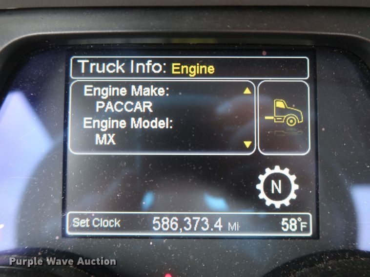 image for item KR9830 2016 Peterbilt 579  semi truck