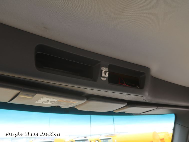 image for item KR9830 2016 Peterbilt 579  semi truck