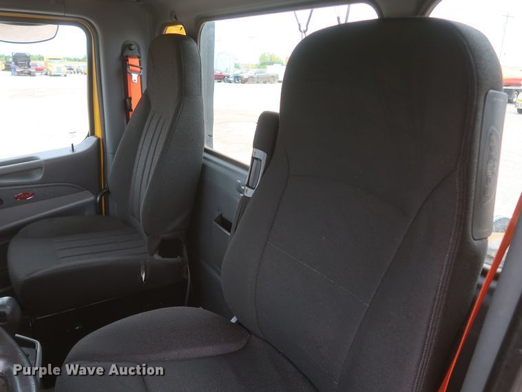 image for item KR9830 2016 Peterbilt 579  semi truck