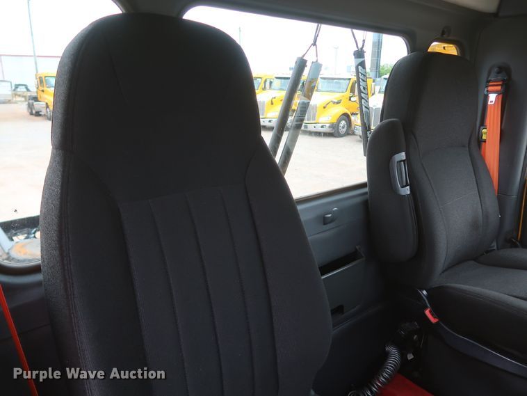 image for item KR9830 2016 Peterbilt 579  semi truck