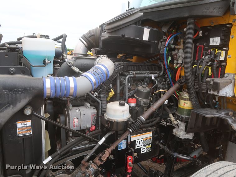 image for item KR9830 2016 Peterbilt 579  semi truck