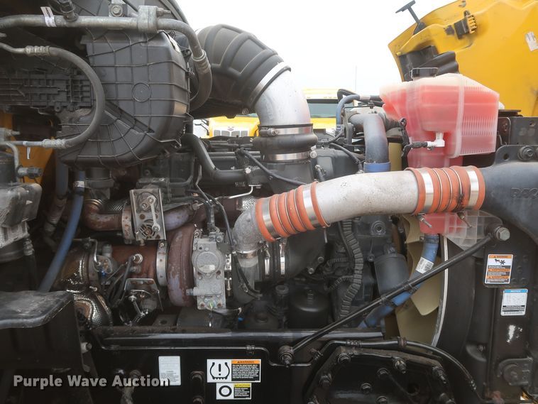 image for item KR9830 2016 Peterbilt 579  semi truck