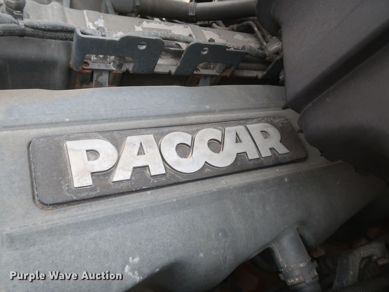 image for item KR9830 2016 Peterbilt 579  semi truck