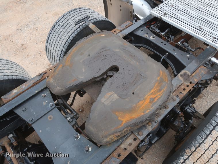 image for item KR9830 2016 Peterbilt 579  semi truck