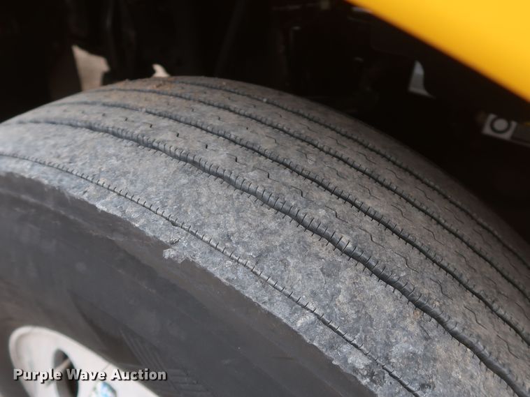 image for item KR9830 2016 Peterbilt 579  semi truck