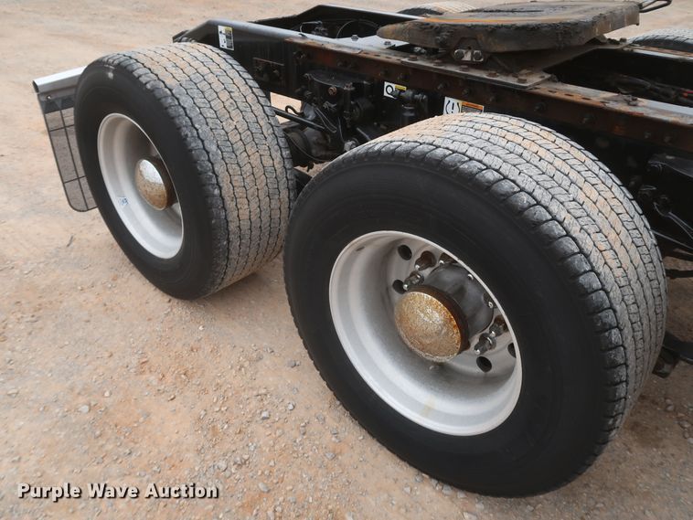 image for item KR9830 2016 Peterbilt 579  semi truck