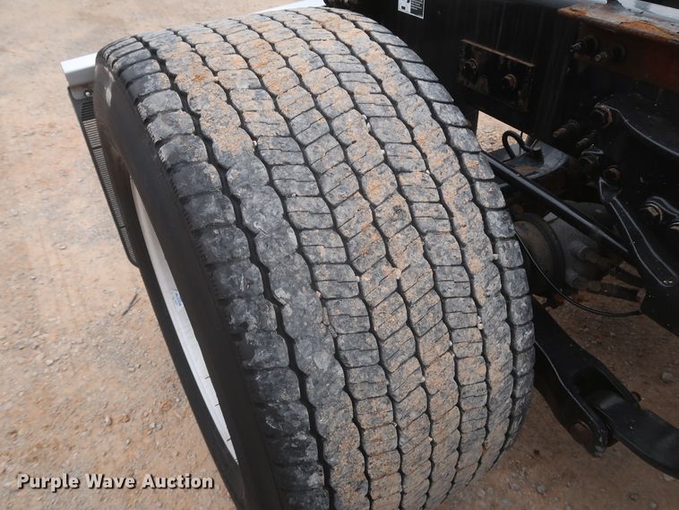 image for item KR9830 2016 Peterbilt 579  semi truck