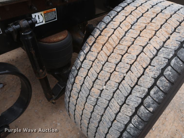 image for item KR9830 2016 Peterbilt 579  semi truck