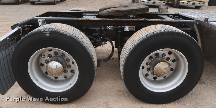 image for item KR9830 2016 Peterbilt 579  semi truck