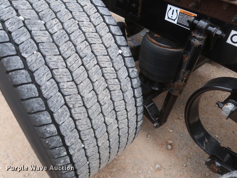 image for item KR9830 2016 Peterbilt 579  semi truck