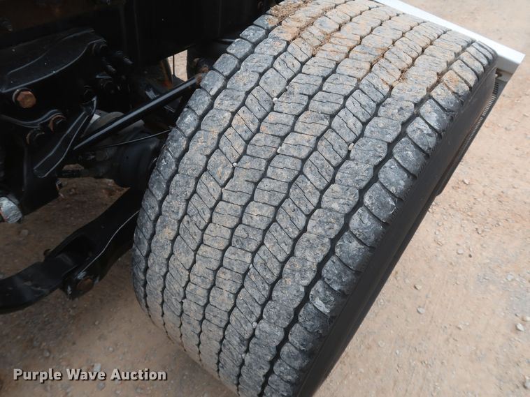 image for item KR9830 2016 Peterbilt 579  semi truck