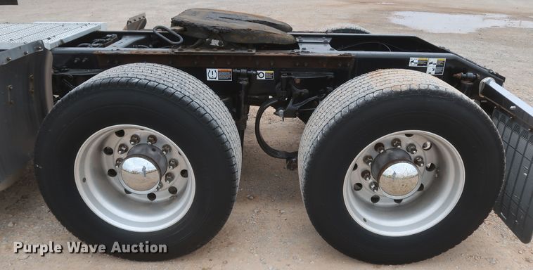 image for item KR9830 2016 Peterbilt 579  semi truck