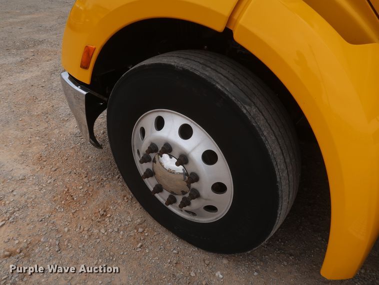 image for item KR9830 2016 Peterbilt 579  semi truck