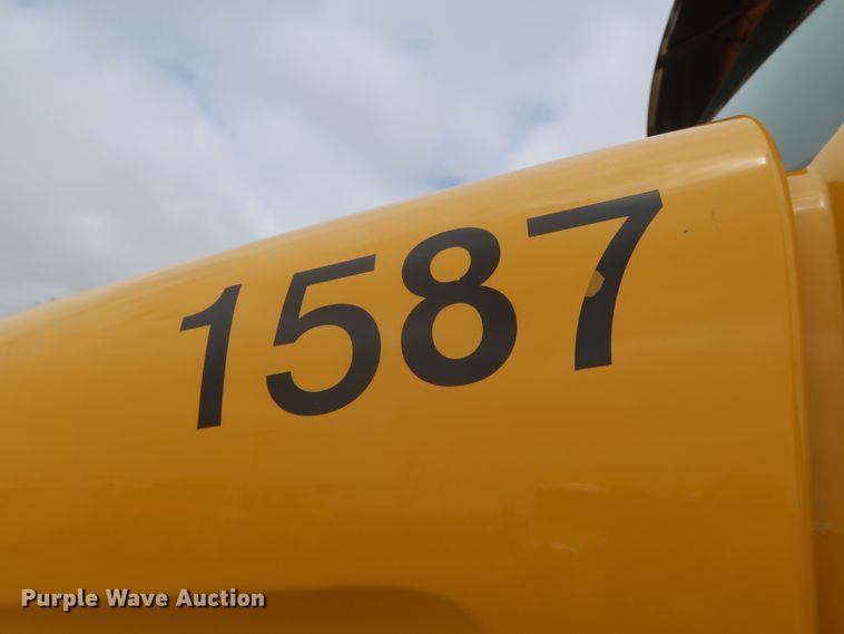 image for item KR9830 2016 Peterbilt 579  semi truck