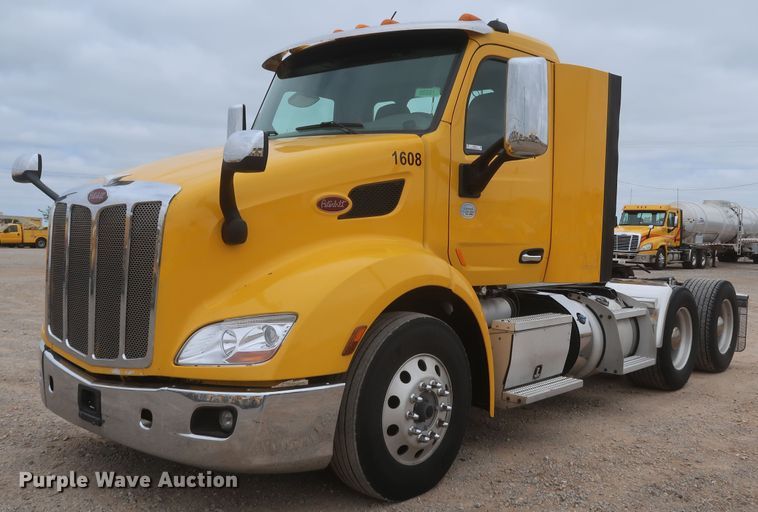 image for item KR9831 2016 Peterbilt 579  semi truck