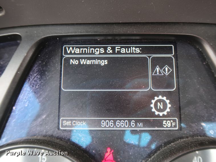 image for item KR9831 2016 Peterbilt 579  semi truck