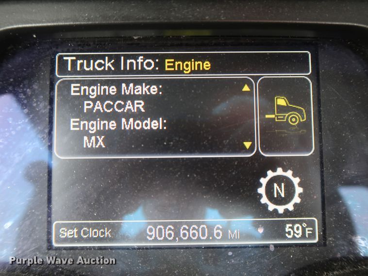 image for item KR9831 2016 Peterbilt 579  semi truck