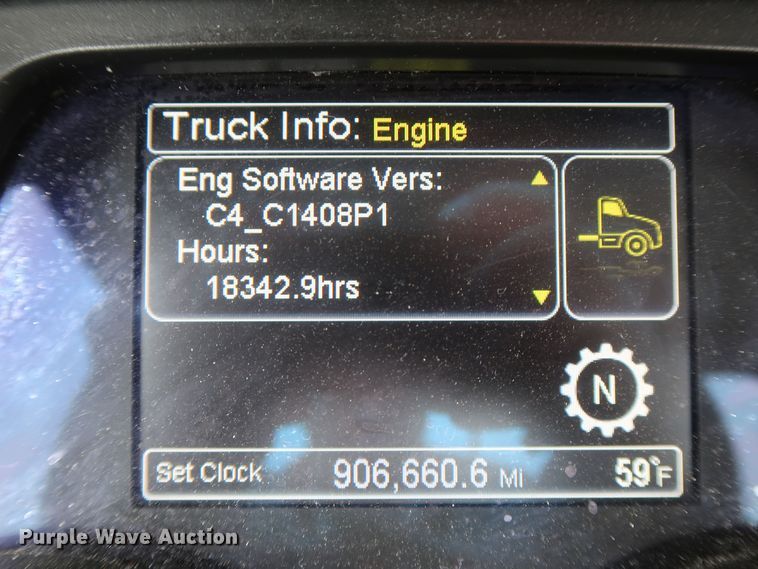 image for item KR9831 2016 Peterbilt 579  semi truck