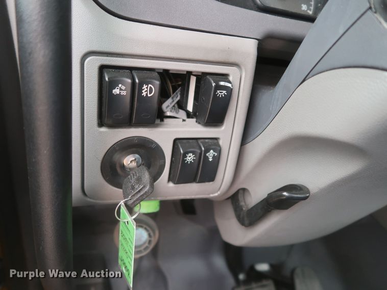 image for item KR9831 2016 Peterbilt 579  semi truck