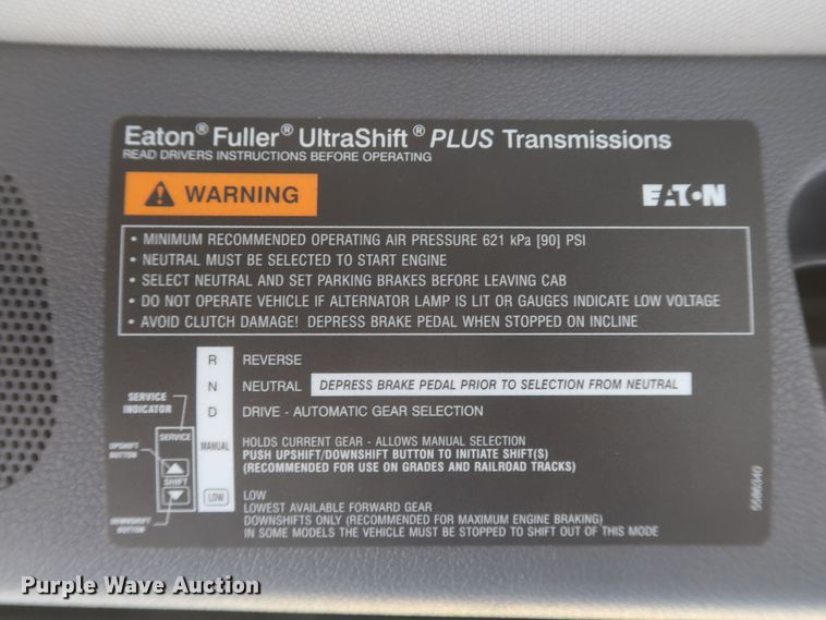 image for item KR9831 2016 Peterbilt 579  semi truck