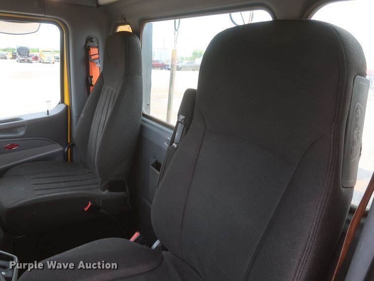 image for item KR9831 2016 Peterbilt 579  semi truck