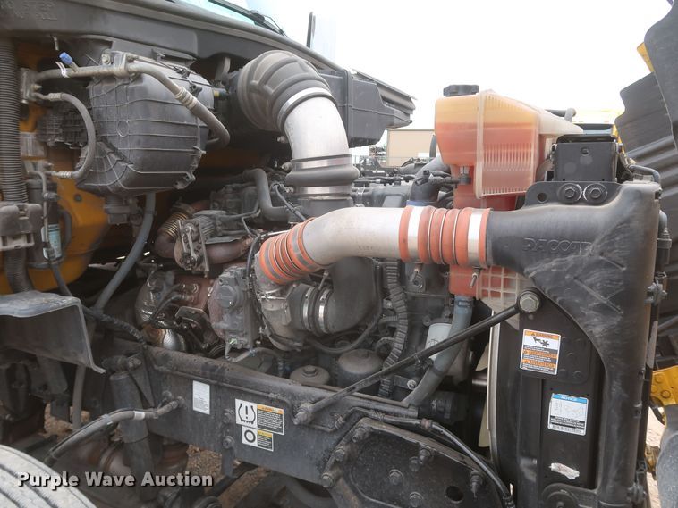 image for item KR9831 2016 Peterbilt 579  semi truck