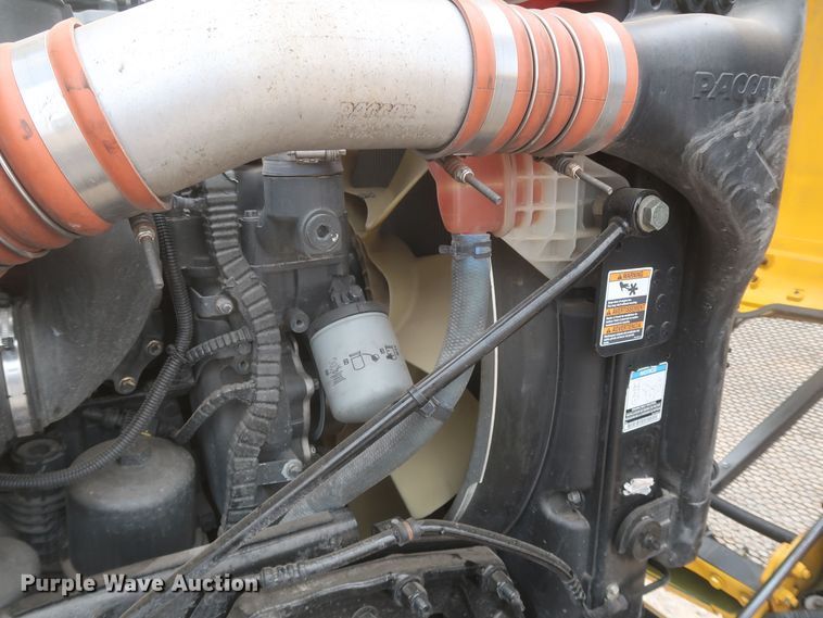 image for item KR9831 2016 Peterbilt 579  semi truck