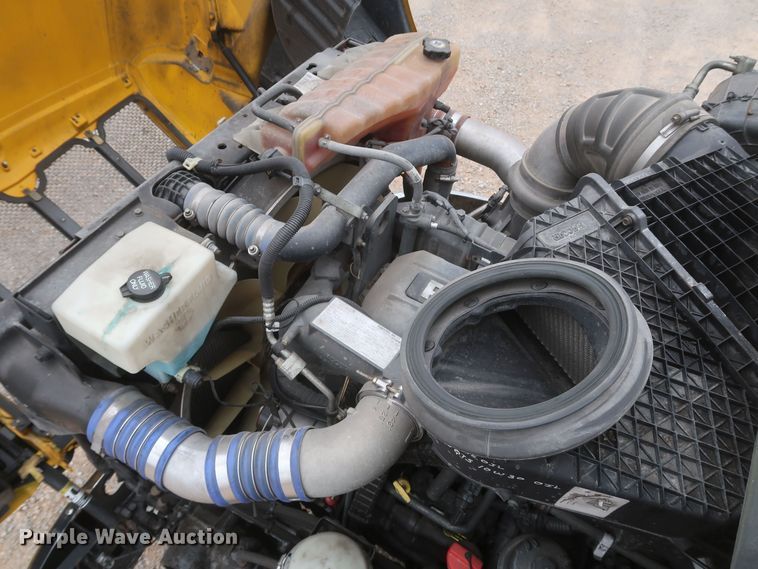 image for item KR9831 2016 Peterbilt 579  semi truck