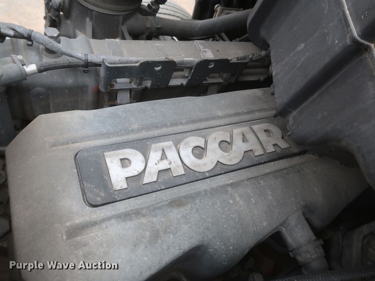 image for item KR9831 2016 Peterbilt 579  semi truck