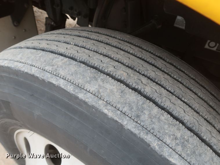 image for item KR9831 2016 Peterbilt 579  semi truck