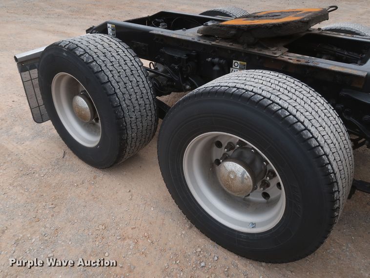 image for item KR9831 2016 Peterbilt 579  semi truck