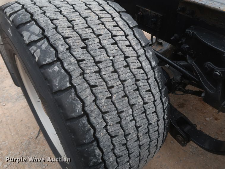 image for item KR9831 2016 Peterbilt 579  semi truck