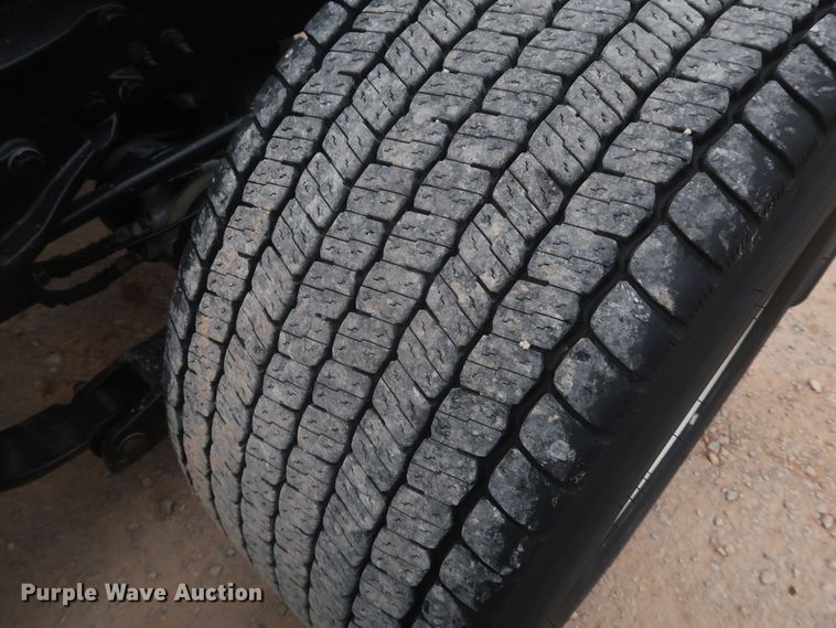 image for item KR9831 2016 Peterbilt 579  semi truck