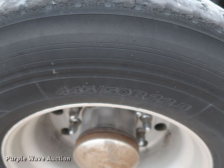 image for item KR9831 2016 Peterbilt 579  semi truck